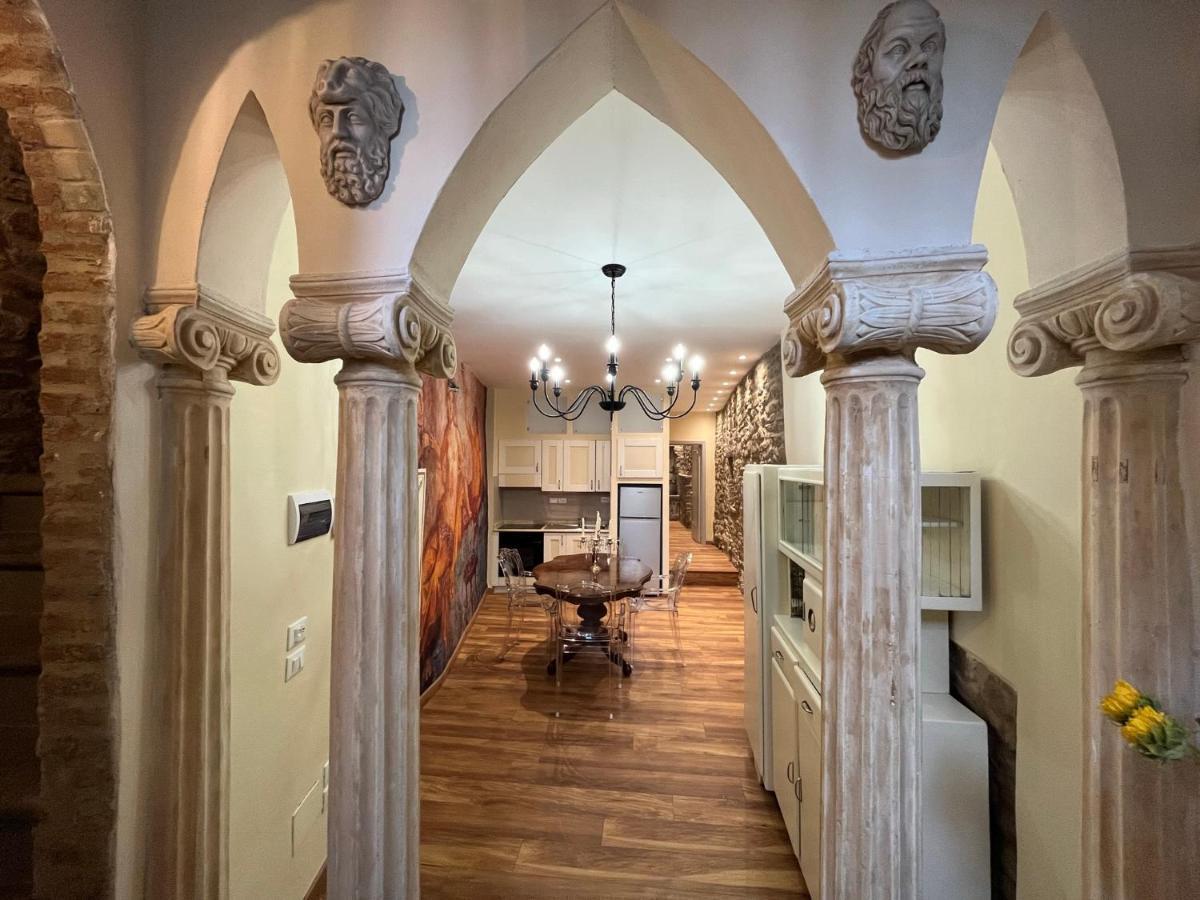 Cortona Suite - The House With Well And The Frescos Palace Buitenkant foto